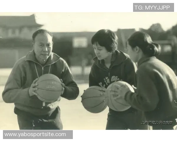 回顾中国篮球名人堂李震中辉煌岁月的珍贵老相册 回顾中国篮球名人堂李震中辉煌岁月的珍贵老相册