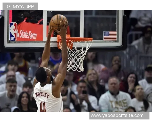 小莫布里首秀表现亮眼18分钟内砍下12分6板2助助球队取胜 小莫布里首秀表现亮眼18分钟内砍下12分6板2助助球队取胜