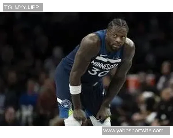 兰德尔半场表现抢眼9中5砍下15分9篮板10助攻接近三双成球队关键力量 兰德尔半场表现抢眼9中5砍下15分9篮板10助攻接近三双成球队关键力量