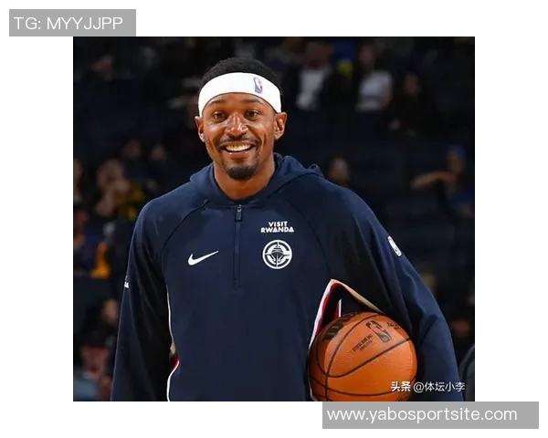 快船官方确认比尔因背部不适明日对阵开拓者出战存疑