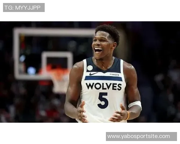 爱德华兹状态火热连续五场得分30以上场均372分命中率高达561三分命中率接近49